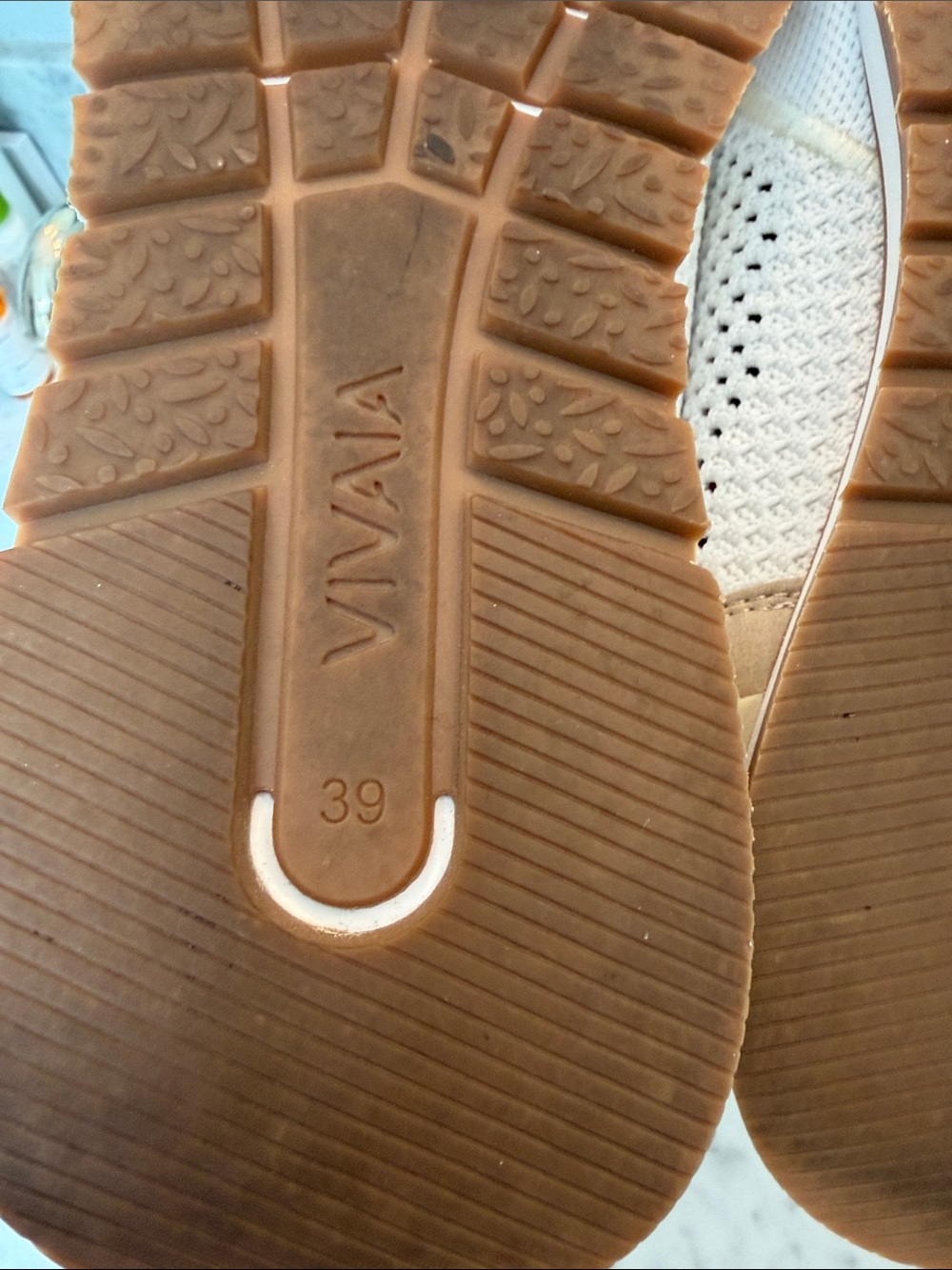 Vivaia All Day Slip on Breathable White & Tan Women’s Sneakers size 39 8 or 8.5 - Picture 11 of 11